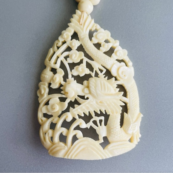 VINTAGE 1950’S CARVED CELLULOID BONE BEAD NECKLACE WITH OPEN CUT DRAGON … - Picture 2 of 7